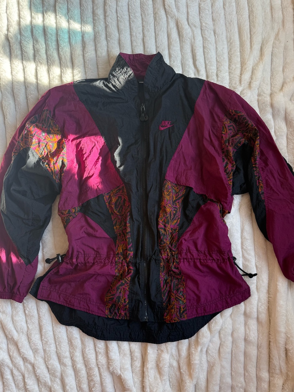 Nike 90s Women's Vintage Windbreaker Jacket in Magenta and Black